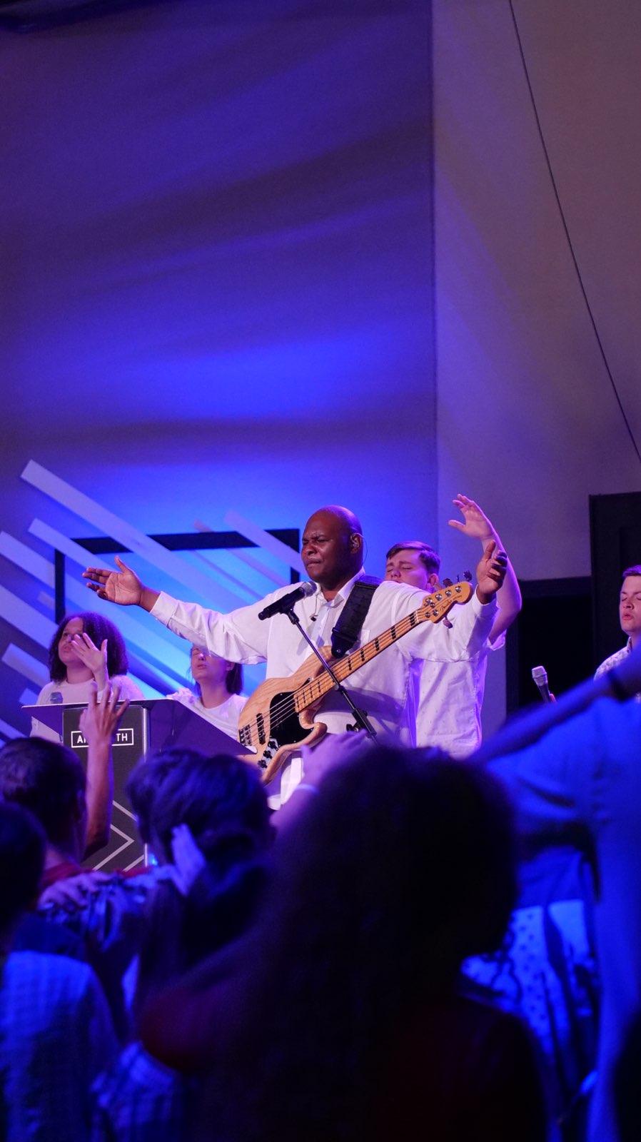 Dennis Gates serving worship ministries